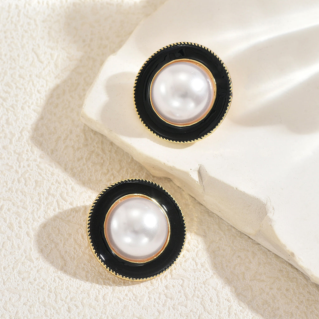 Exquisite oil-drop pearl earrings