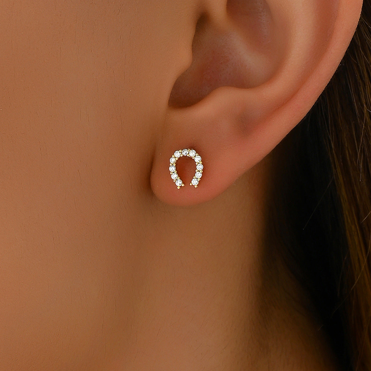 Horseshoe-shaped zircon high-end earrings