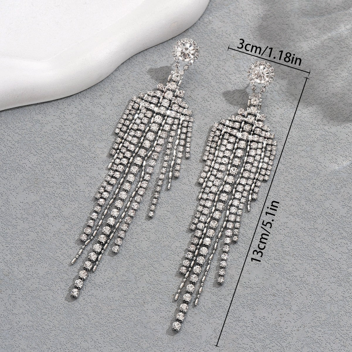 Long tassels, earrings inlaid with rhinestones