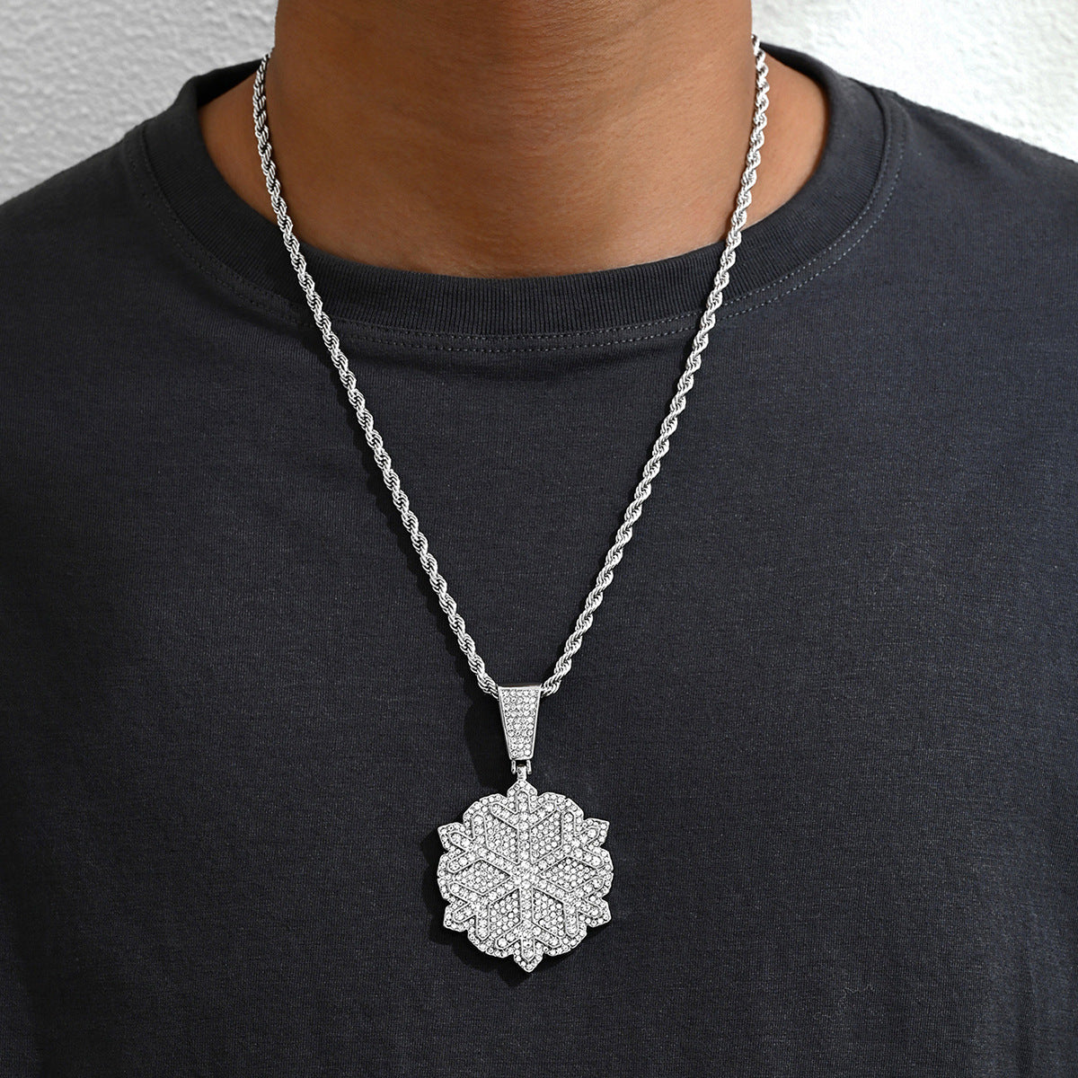 Snowflake-shaped Cuban necklace with full diamonds.